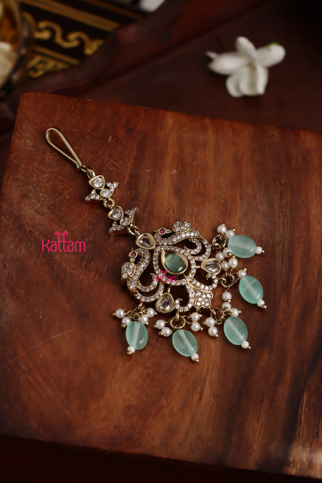 Ekta - Victorian Peacock Pastelgreen Maangtikka