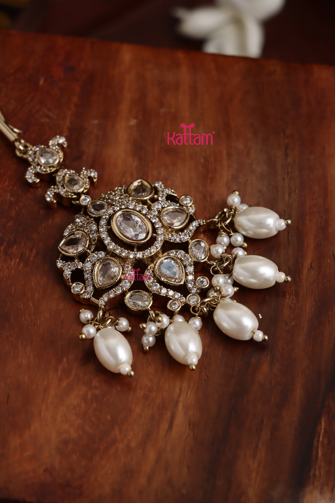 Edora - Victorian White Maangtikka