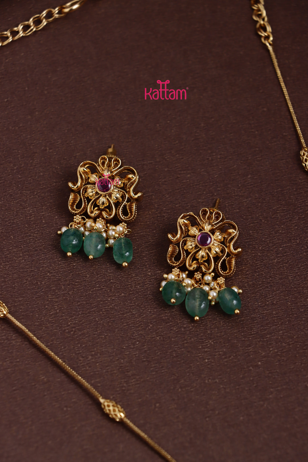 Motif Pendant Dollar Chain Set