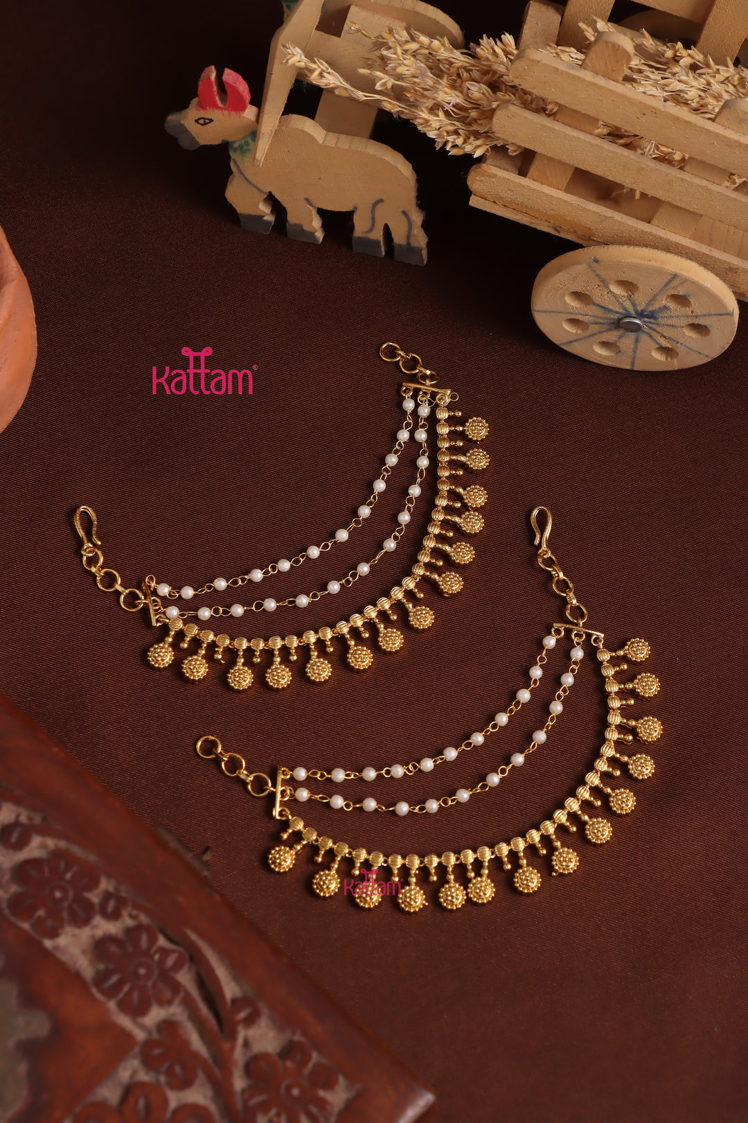 Matte Pearl Layer Earchain