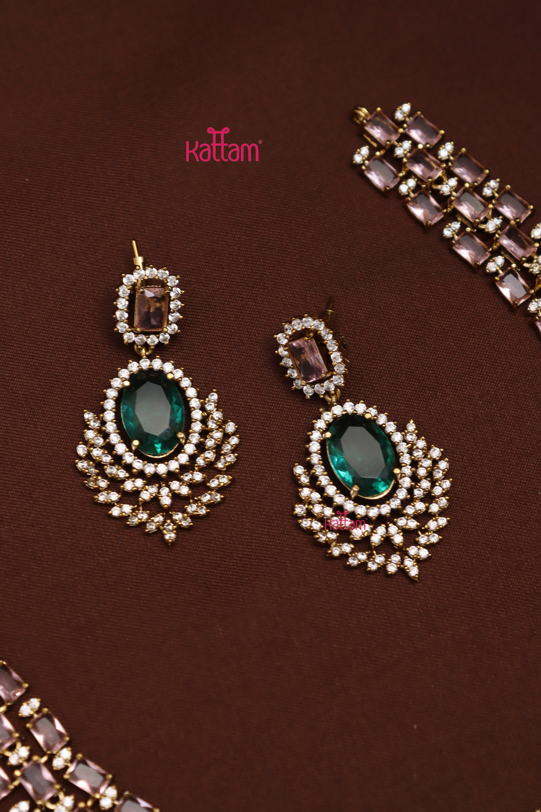 Janhvi - Victorian Layered stone Necklace