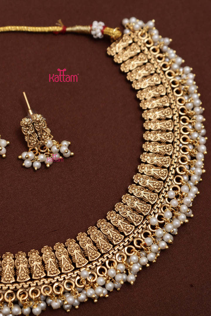 Patterned Pearl Choker Set