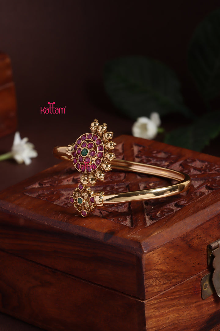 Rubygreen Stone Chakra Kada