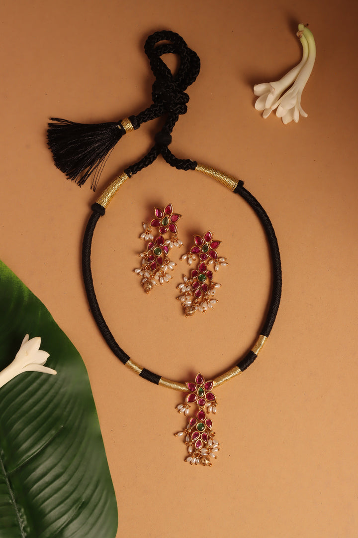 Handmade Rubygreen Leafy Black Thread Choker