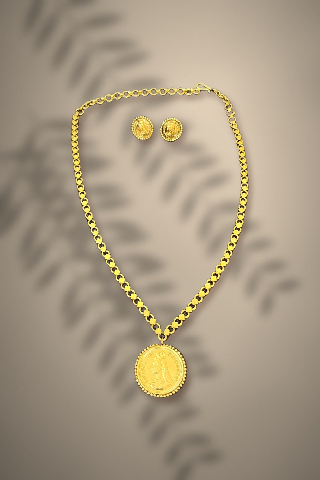 Queen Single Coin Necklace