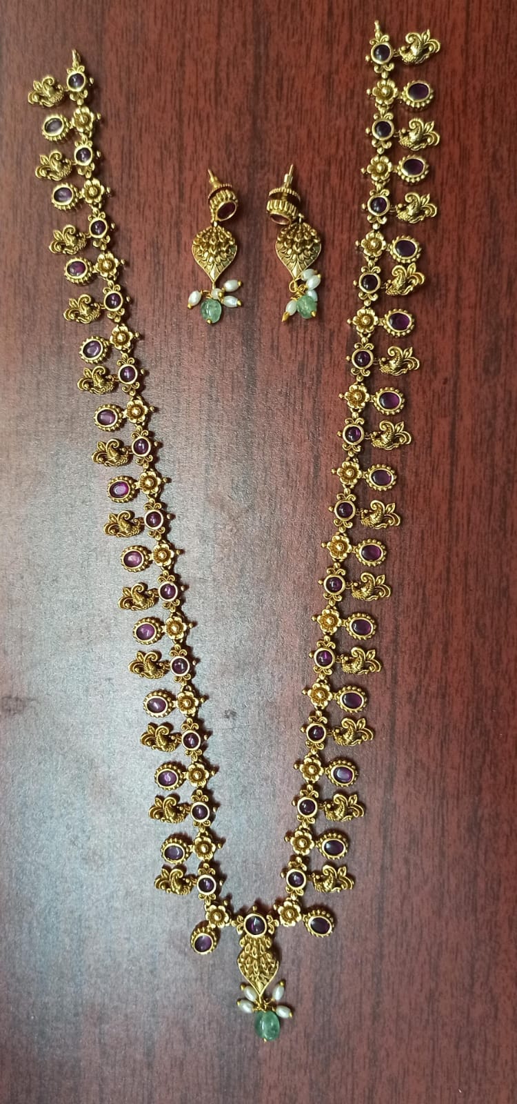 Simple Peacock Ruby Flower Choker