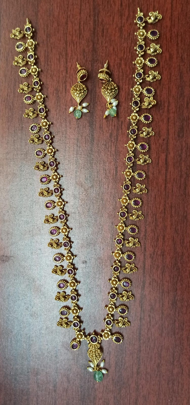 Simple Peacock Ruby Flower Choker