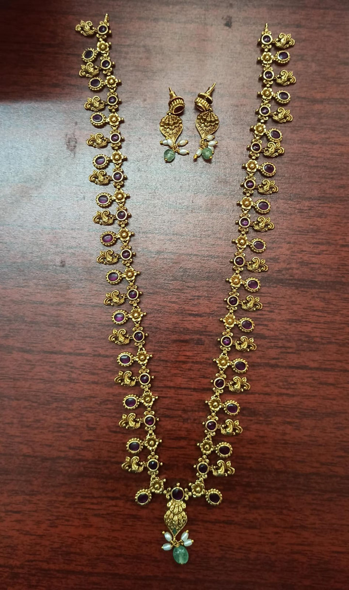 Simple Peacock Ruby Flower Choker