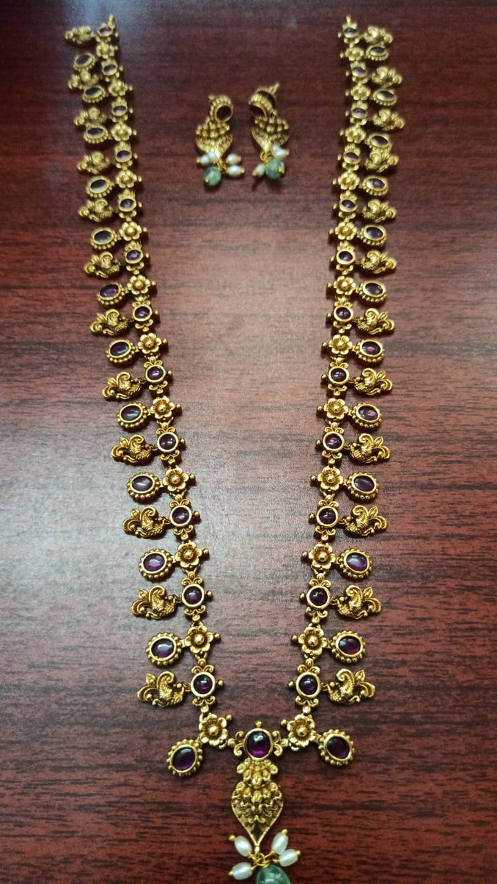 Simple Peacock Ruby Flower Choker