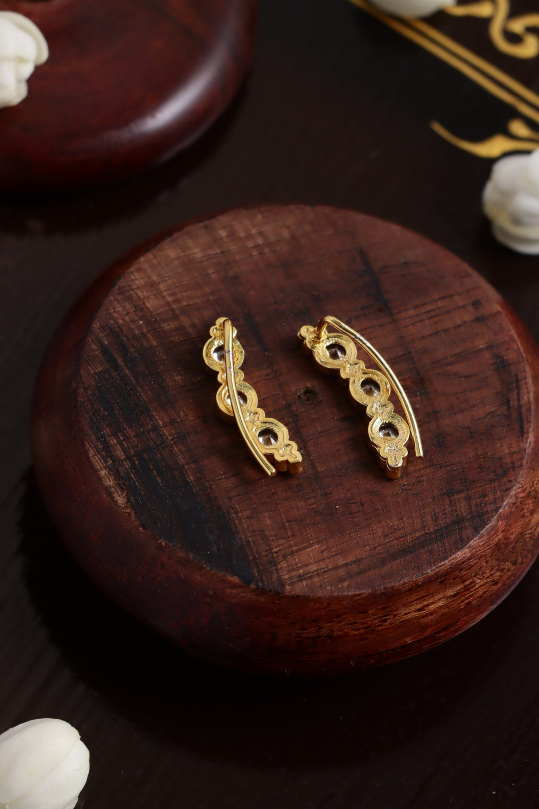 AD Circle Stone Earcuff - E1269