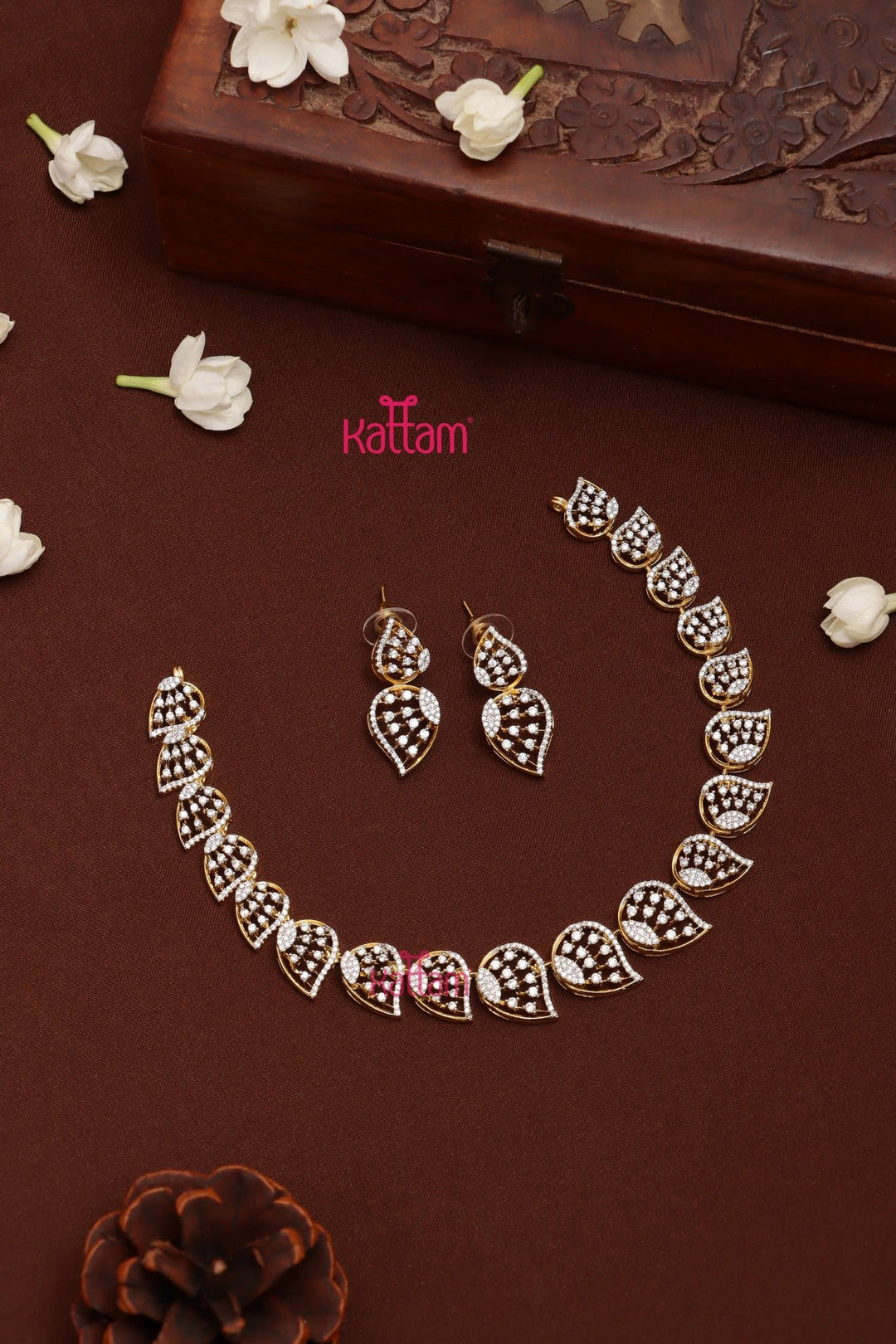 AD Feather Patterned Choker - N5299