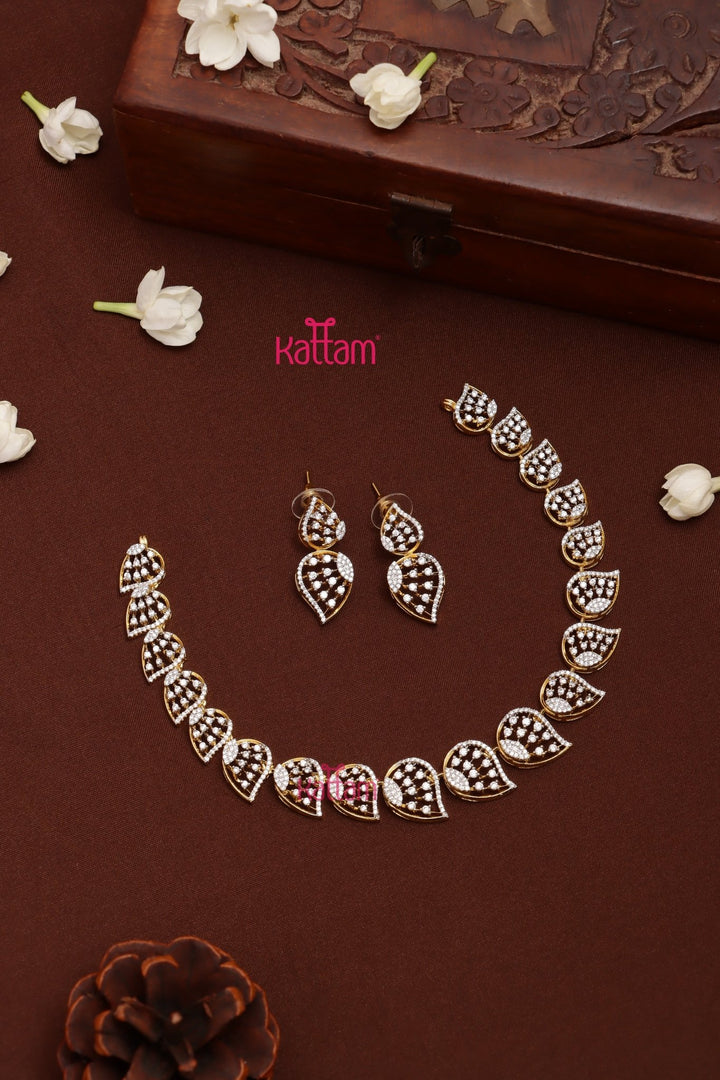 AD Feather Patterned Choker - N5299
