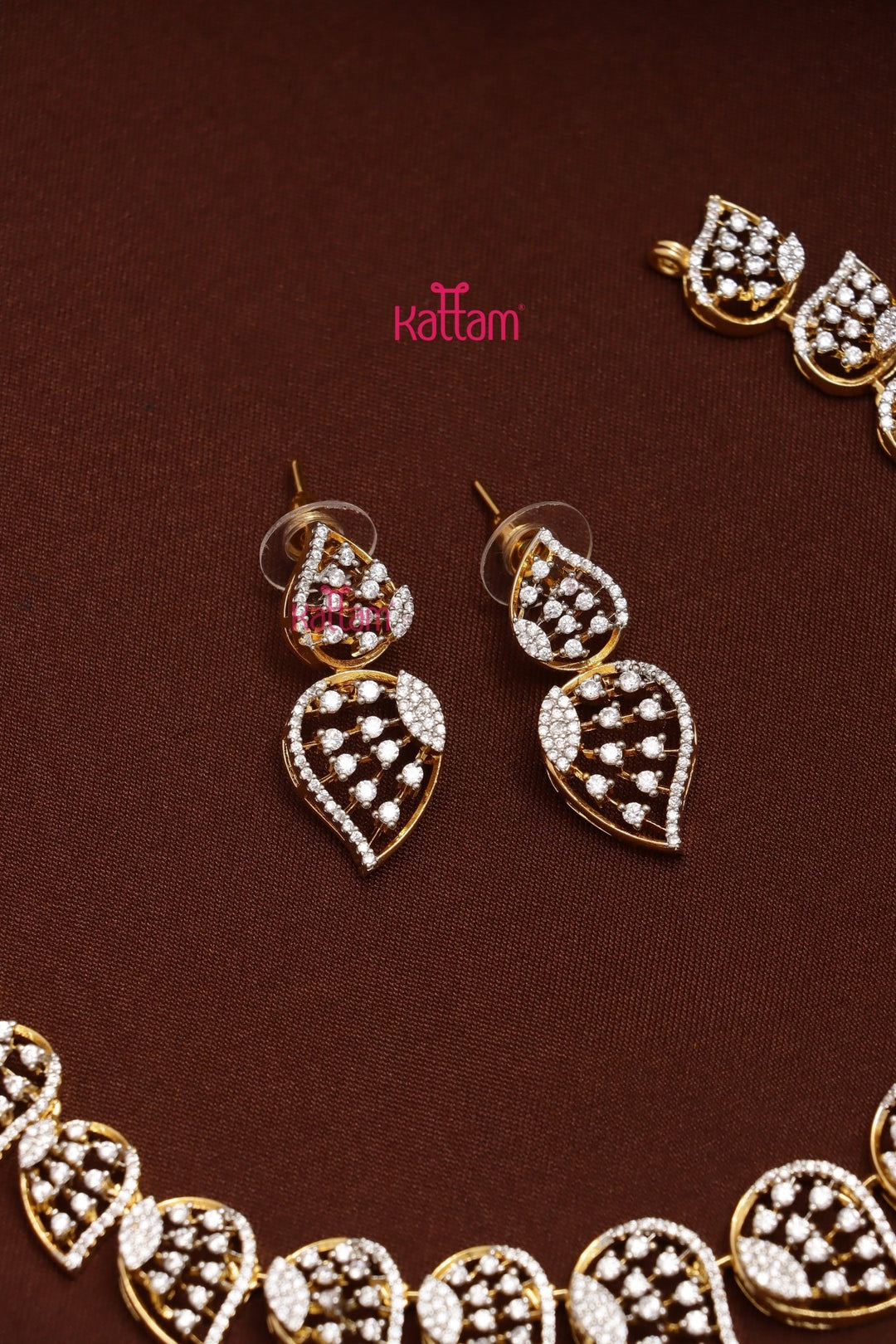 AD Feather Patterned Choker - N5299