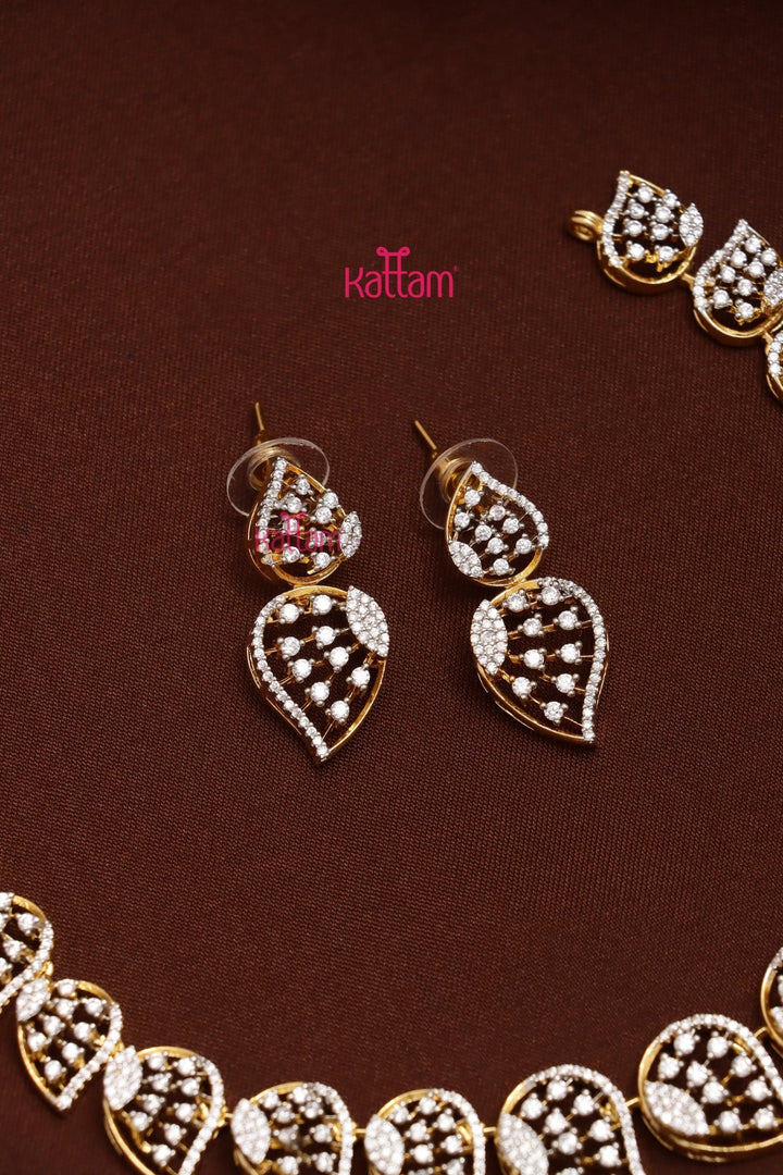 AD Feather Patterned Choker - N5299