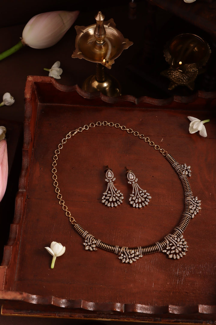 AD Leafy Strip Choker - N5338