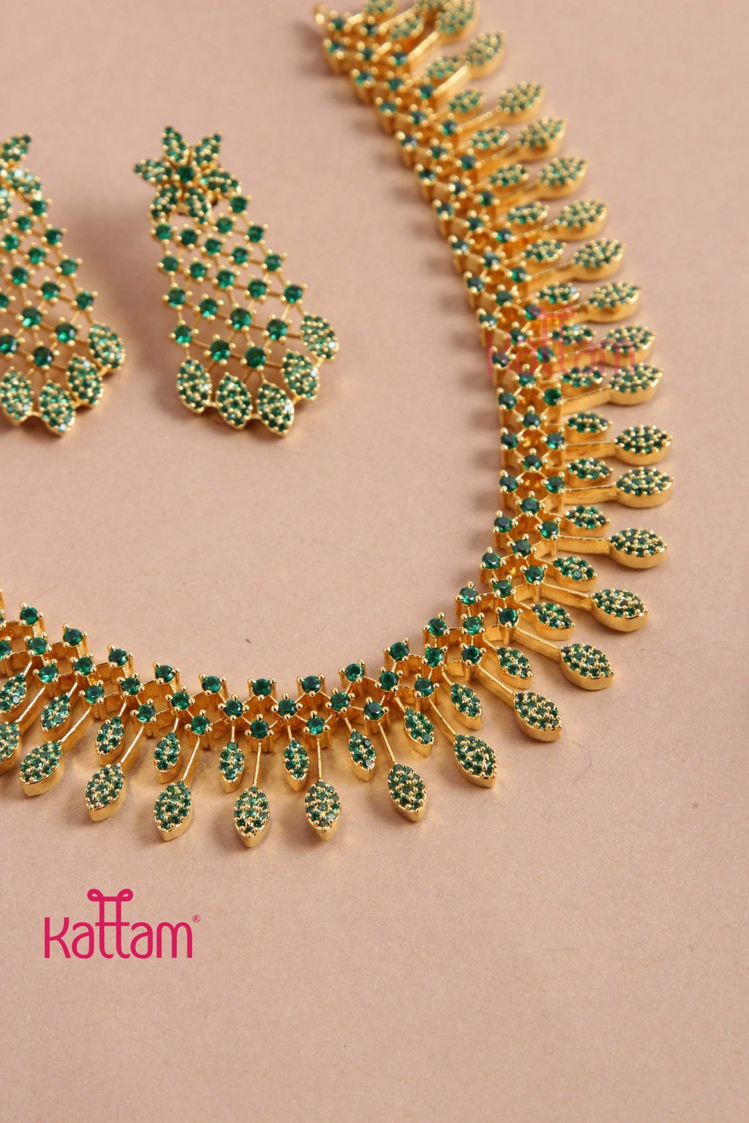 AD Spike Leaf Green Choker - N5034