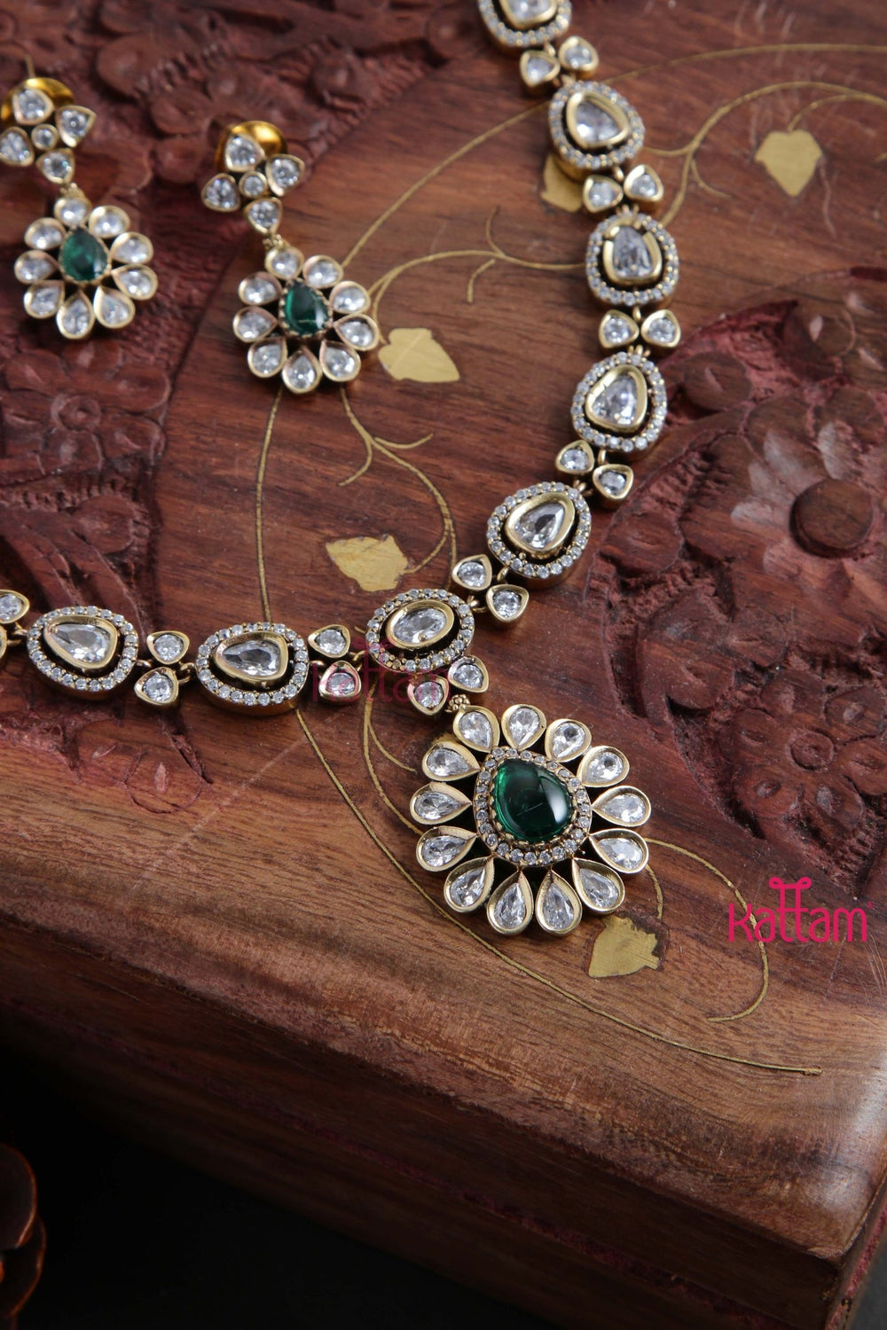 Agnes Victorian Green Short Necklace - n6051