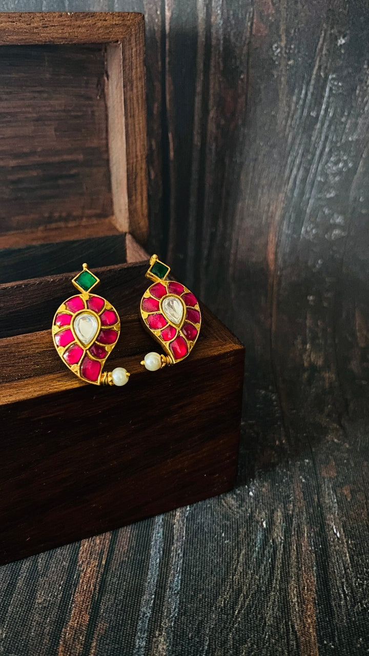 Antique Manga Earring - E084