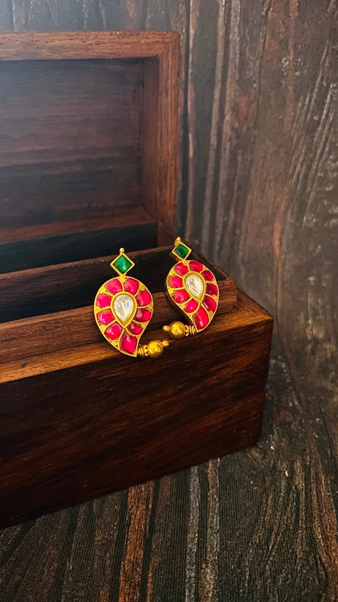Antique Manga Earring - E084