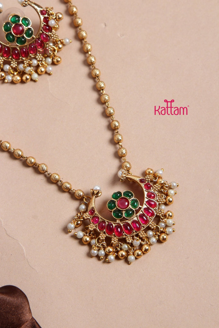 Budgetted Half Moon Layered Ruby Green Choker - N3164