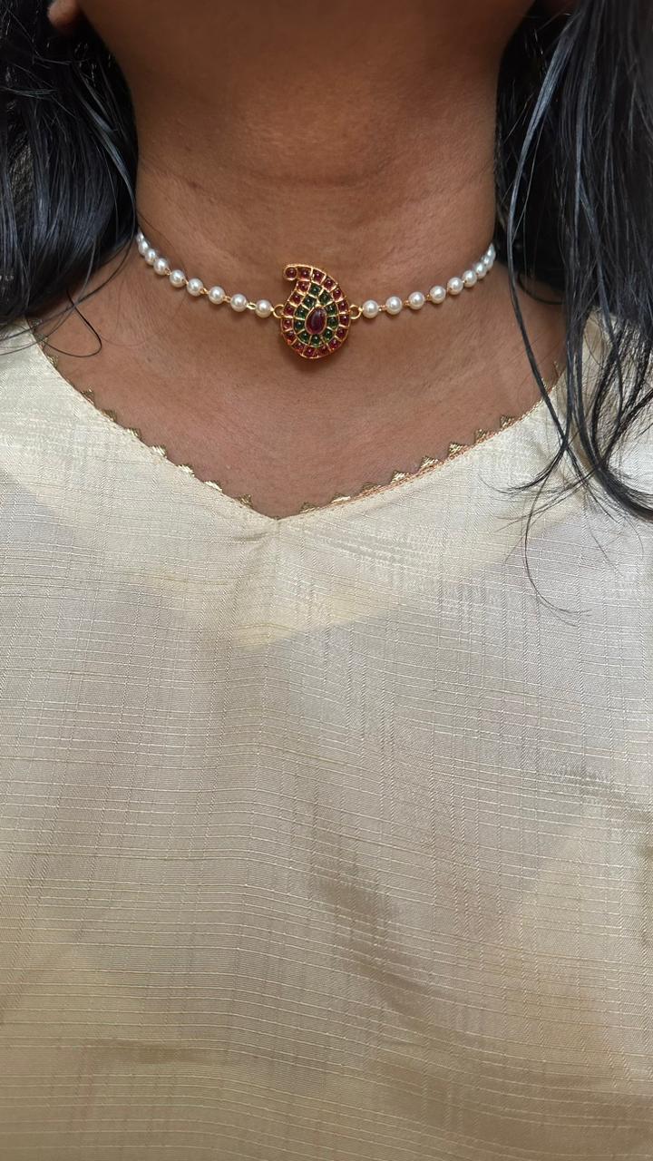 Budgetted Red Green Manga Pearl Choker - N2604
