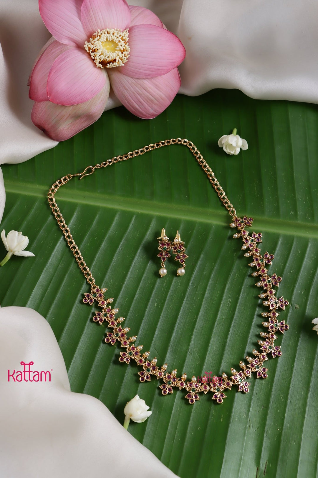 Chic Leafy Pearl Choker - N3749