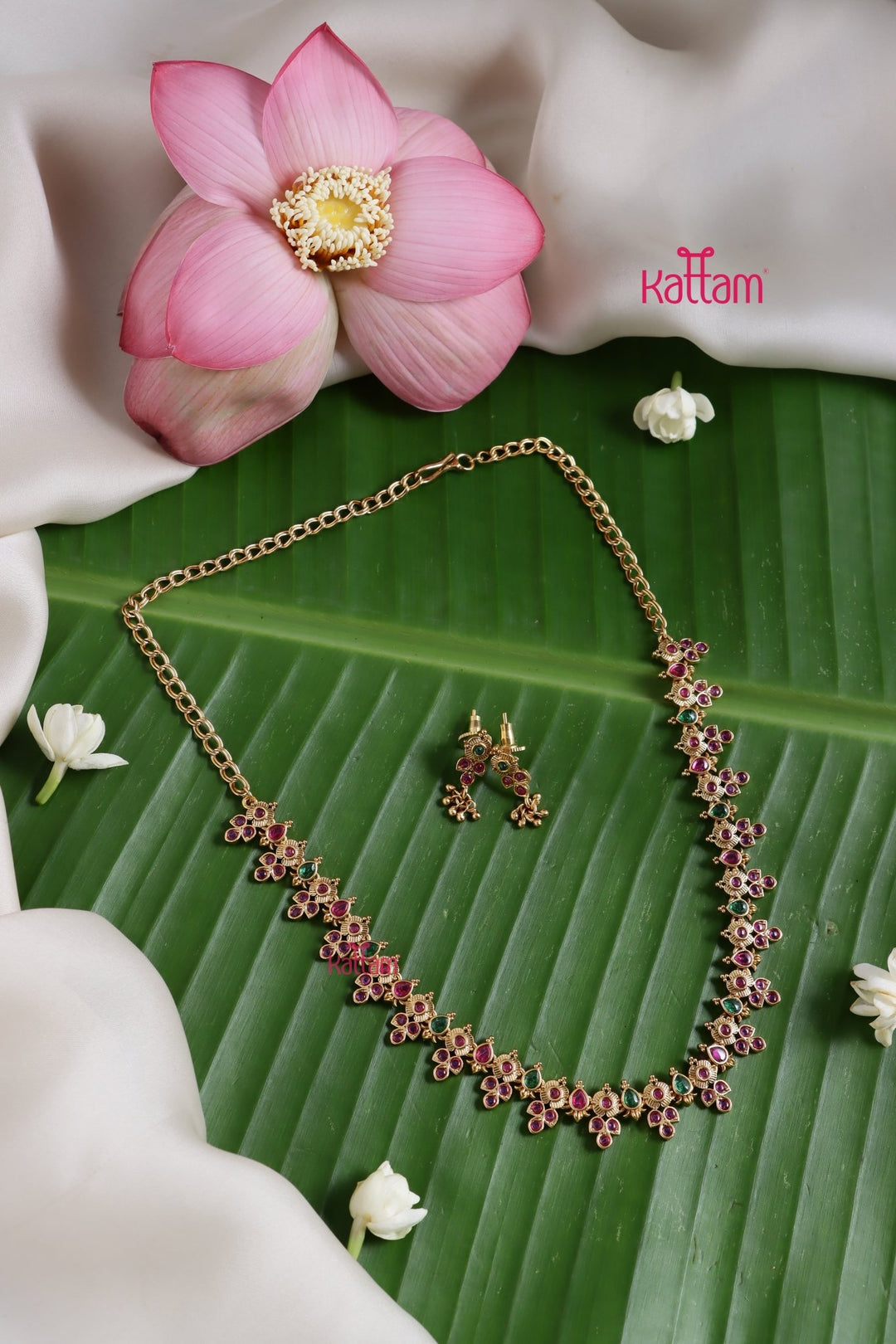 Chic Thilak Patterned Choker - N3748