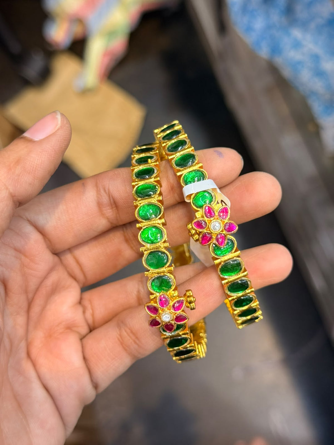 Emerald Flower Oval Kundan Bangle - B644-V4
