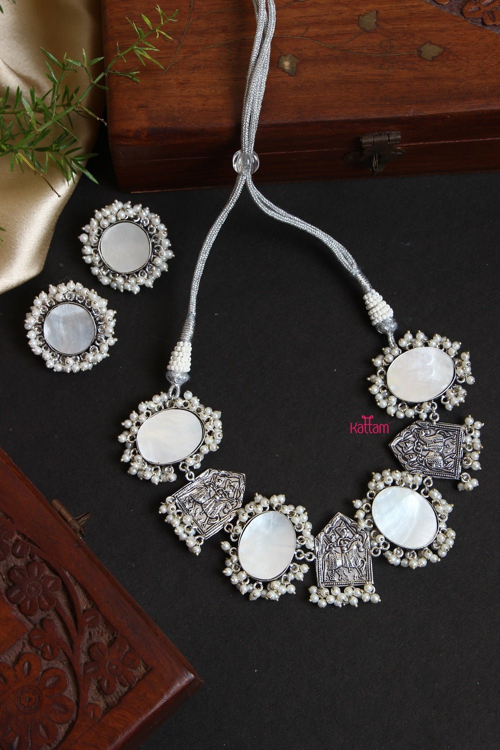 Exquisite Mirror Druzy Silver Lookalike Choker - N908