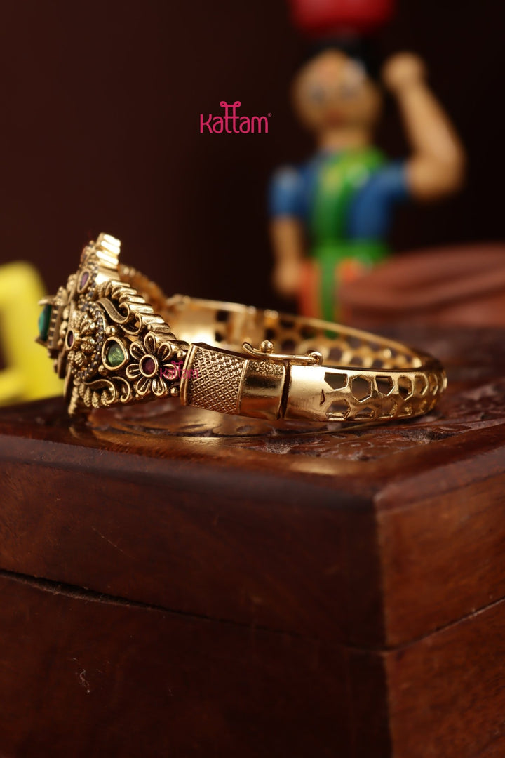 Flower Motif Flourish Kada - B632