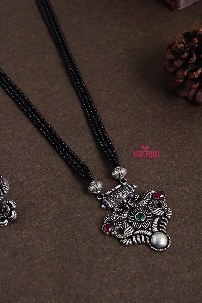 Flower Peacock Black Bead Short Chain - N1952