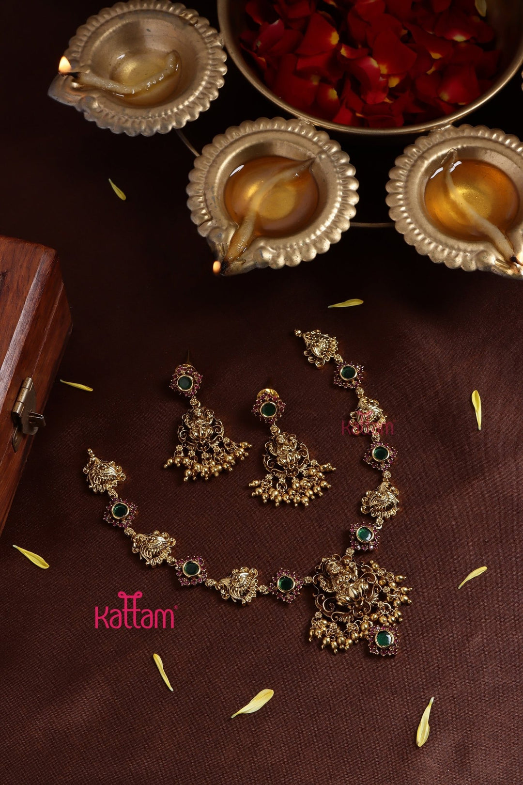 Gold Trims Peacock Necklace - N3228