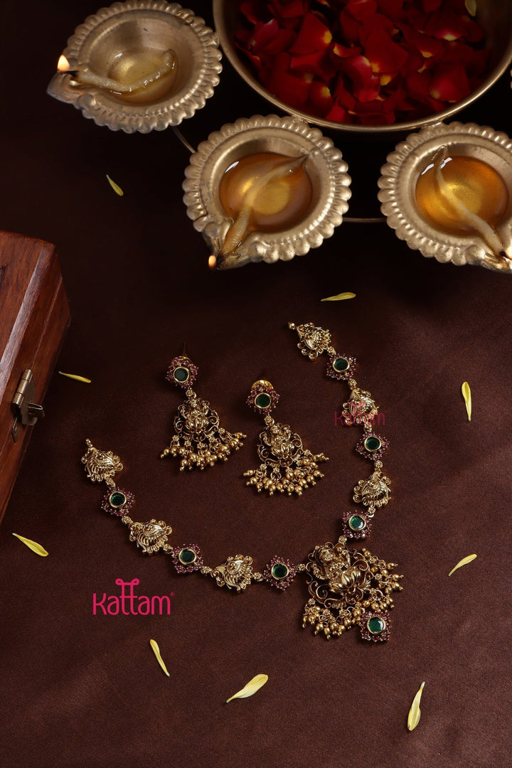 Gold Trims Peacock Necklace - N3228