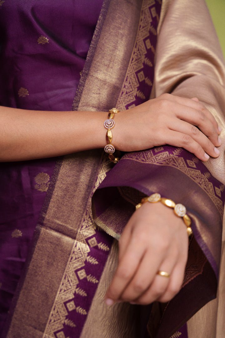 Goldtone AD Ring Bangle - B582 - V4