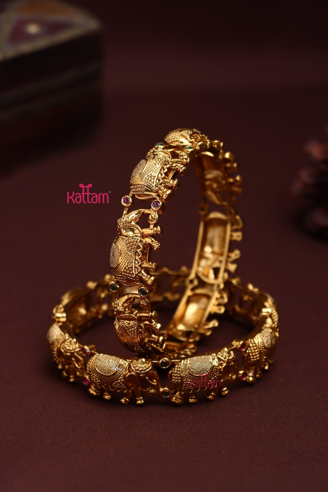 Goldtone Elephant Bangle - Rubygreen - B578 - V4
