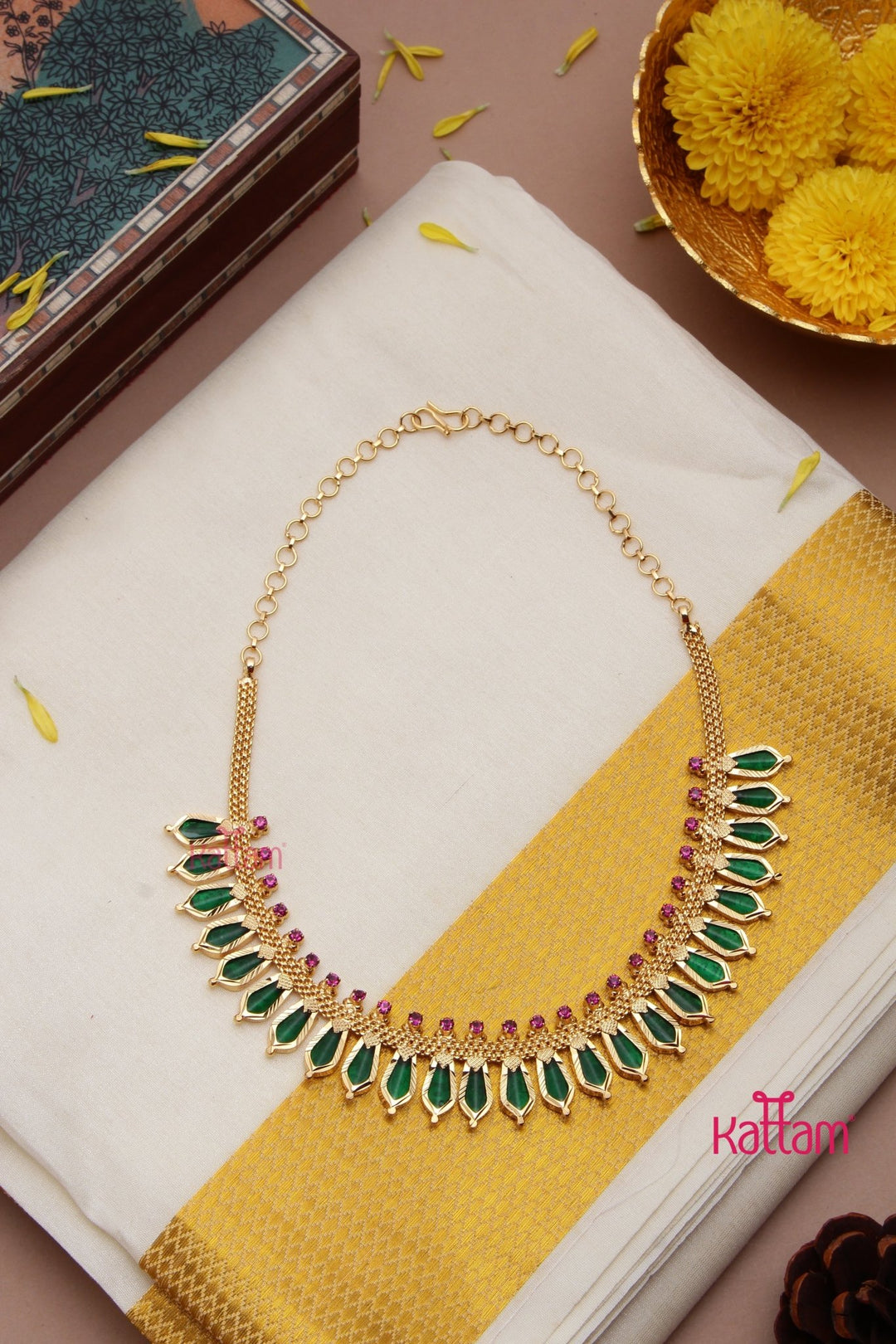 Goldtone Green Spike Choker ( No Earrings ) - N3188
