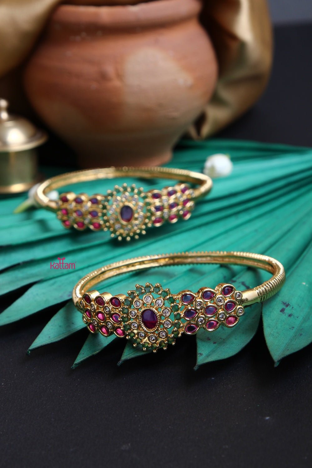 Goldtone Kemp Emerald Bangle Set of 2 - B256