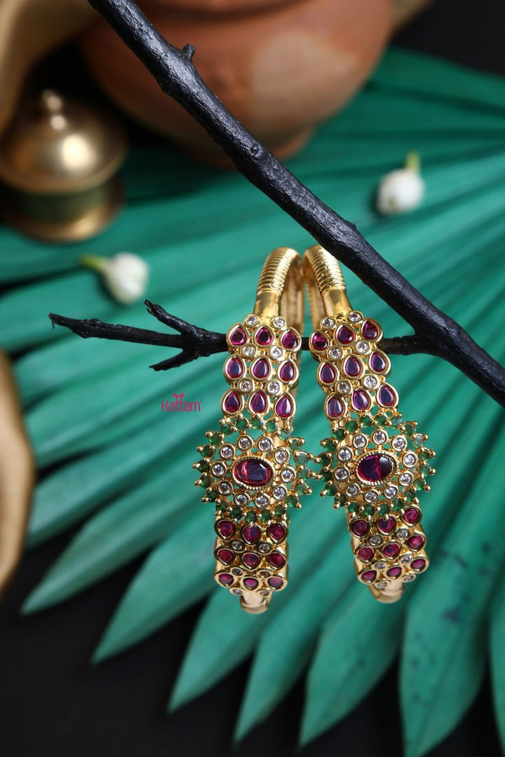 Goldtone Kemp Emerald Bangle Set of 2 - B256