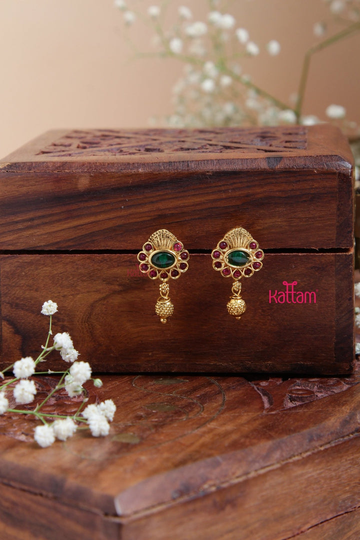 Goldtone Tiny Flower Designer Earring - E913