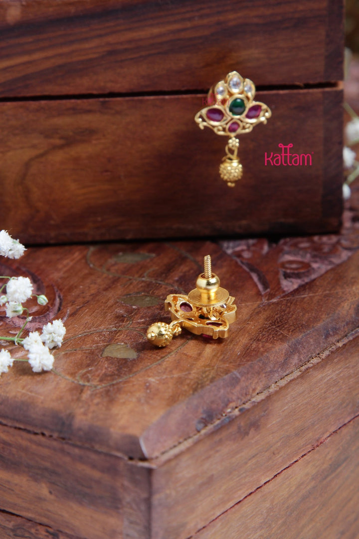Goldtone Tiny Flower Drop Earring - E912
