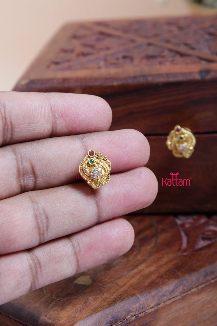 Goldtone Tiny Peacock Stud - E908