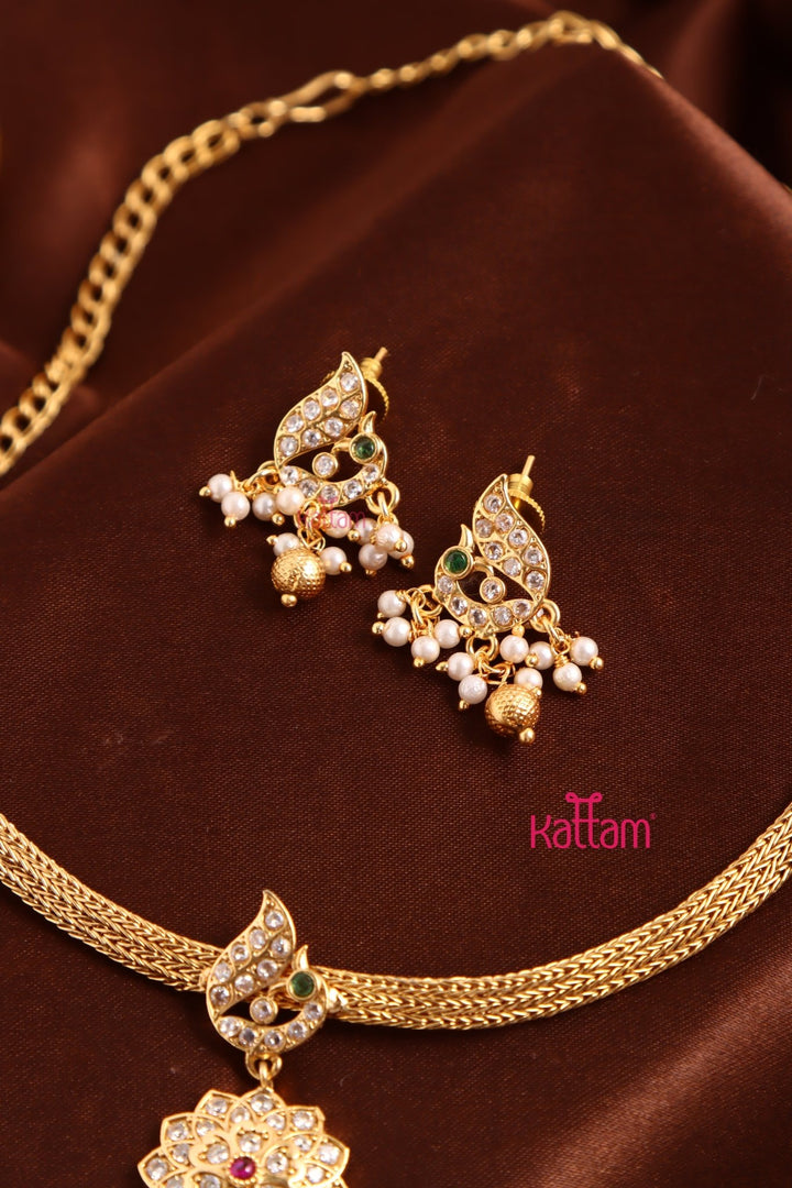 Goldtone White Peacock Flower Attigai Choker - N3423