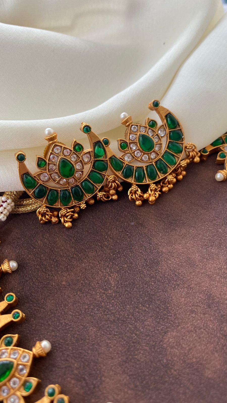 Green Half Moon Choker - N1365
