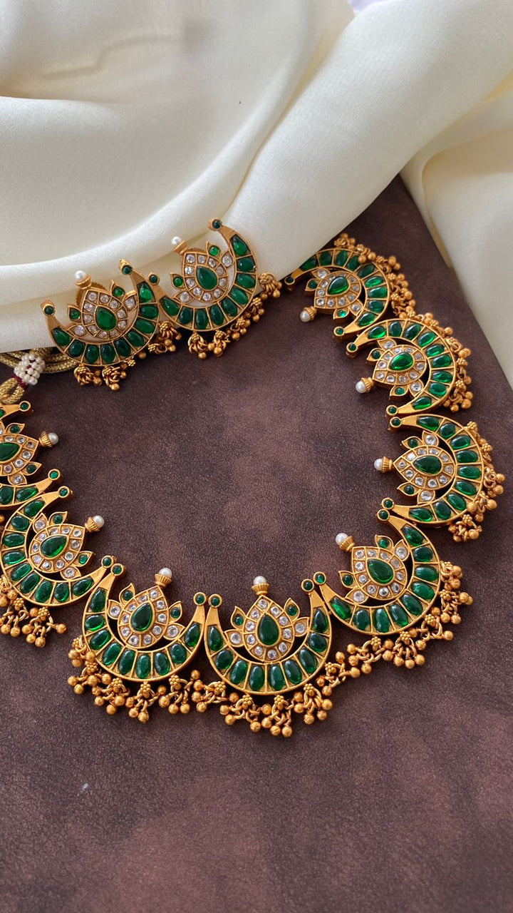 Green Half Moon Choker - N1365
