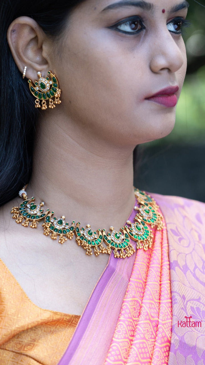 Green Half Moon Choker - N1365