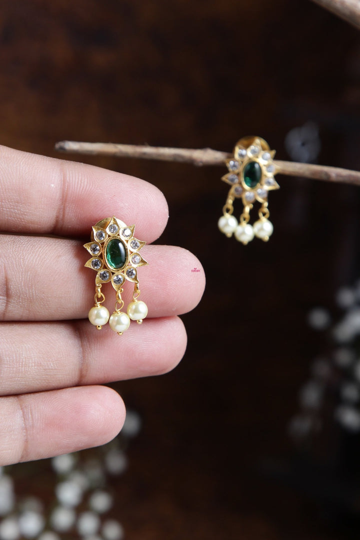 Green Oval Flower Pearl Earring - E473