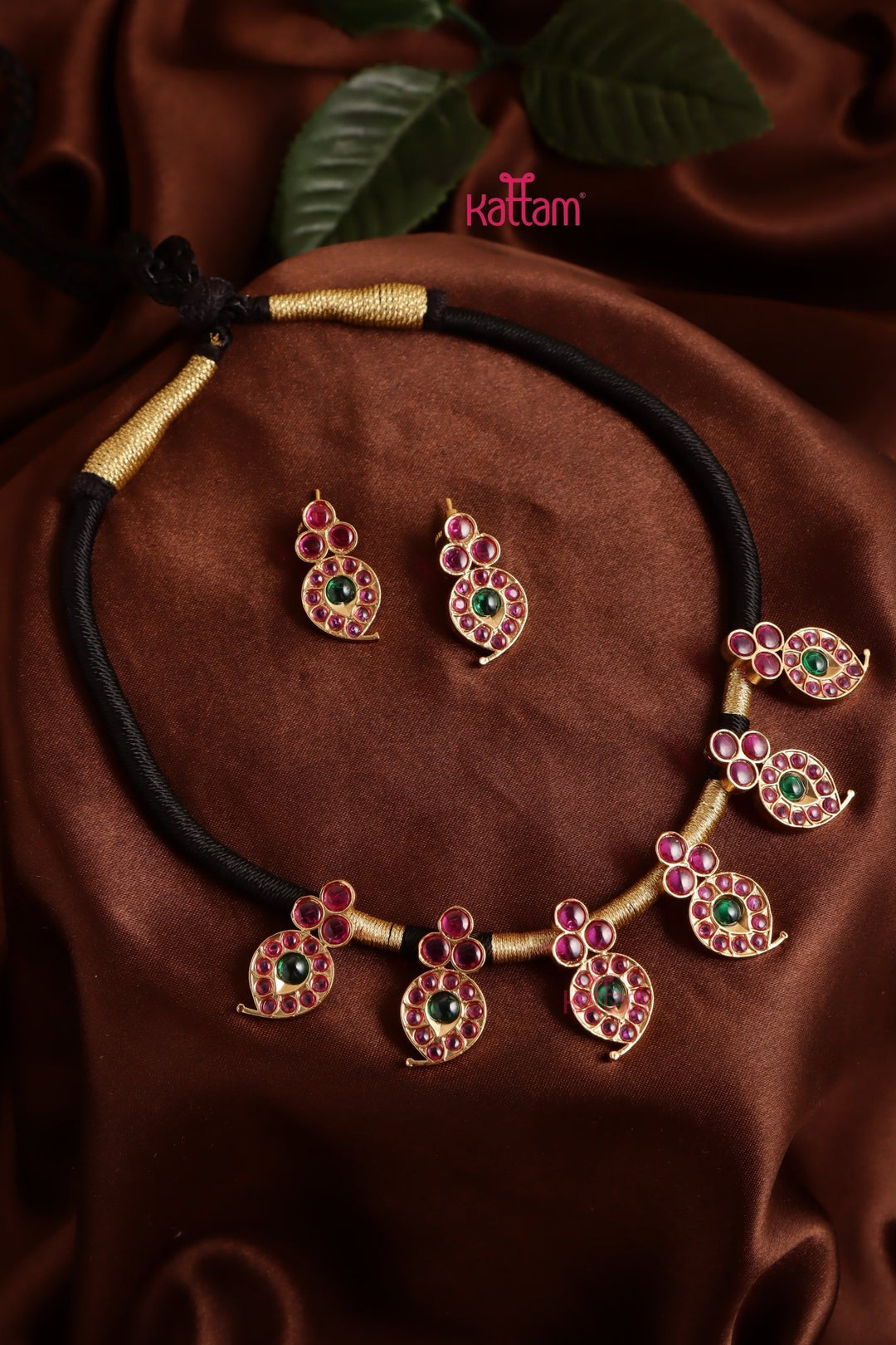 Handmade Manga Kemp Black Thread Choker - N3474