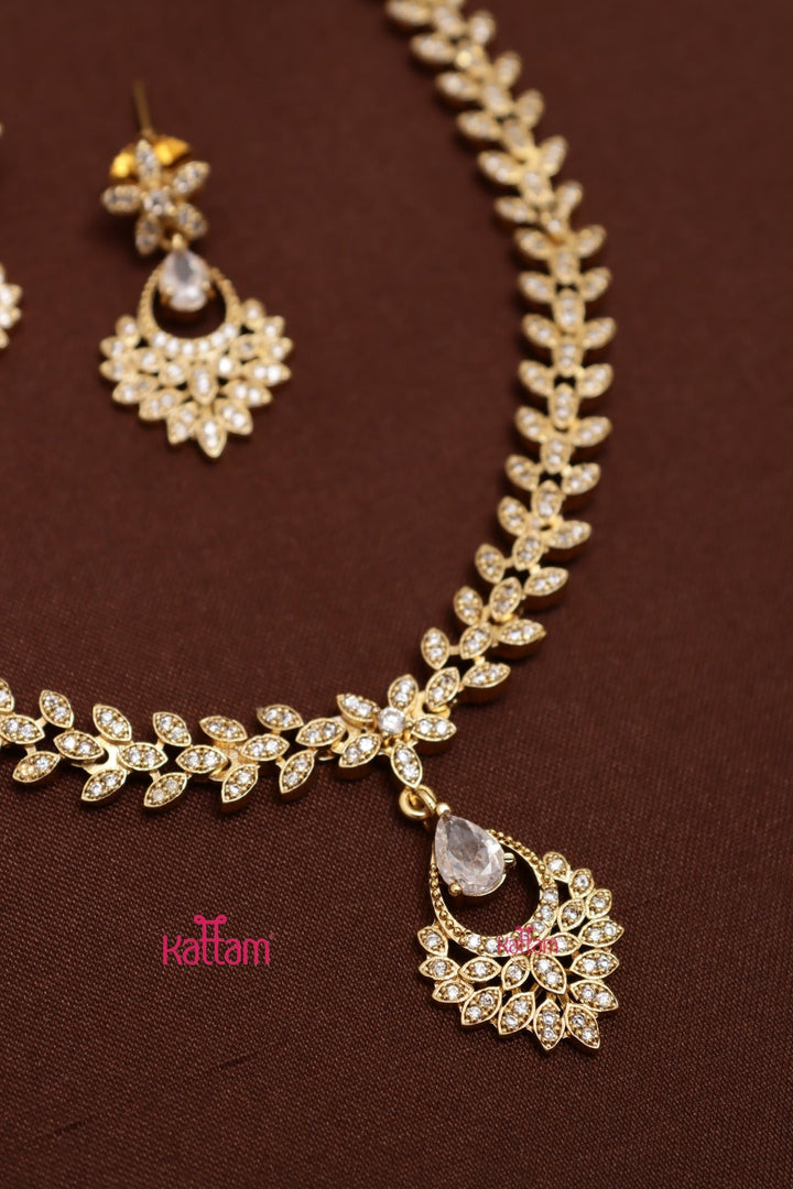 Ifa - White Stone Choker - N5393