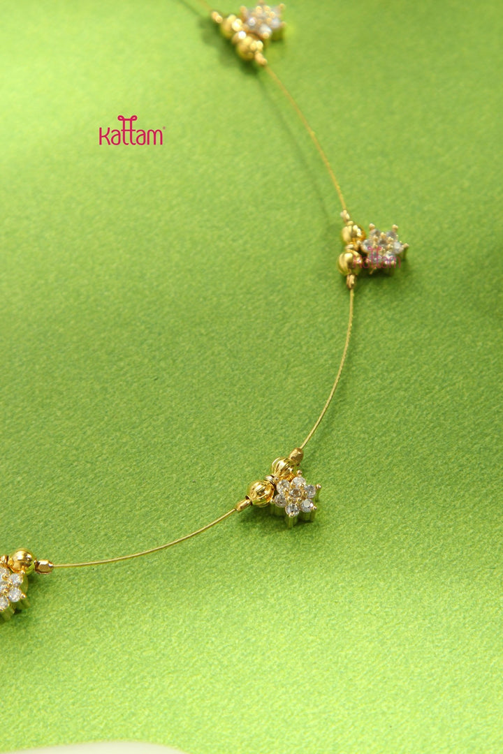 Invisible White Chic Flower Choker - N3290
