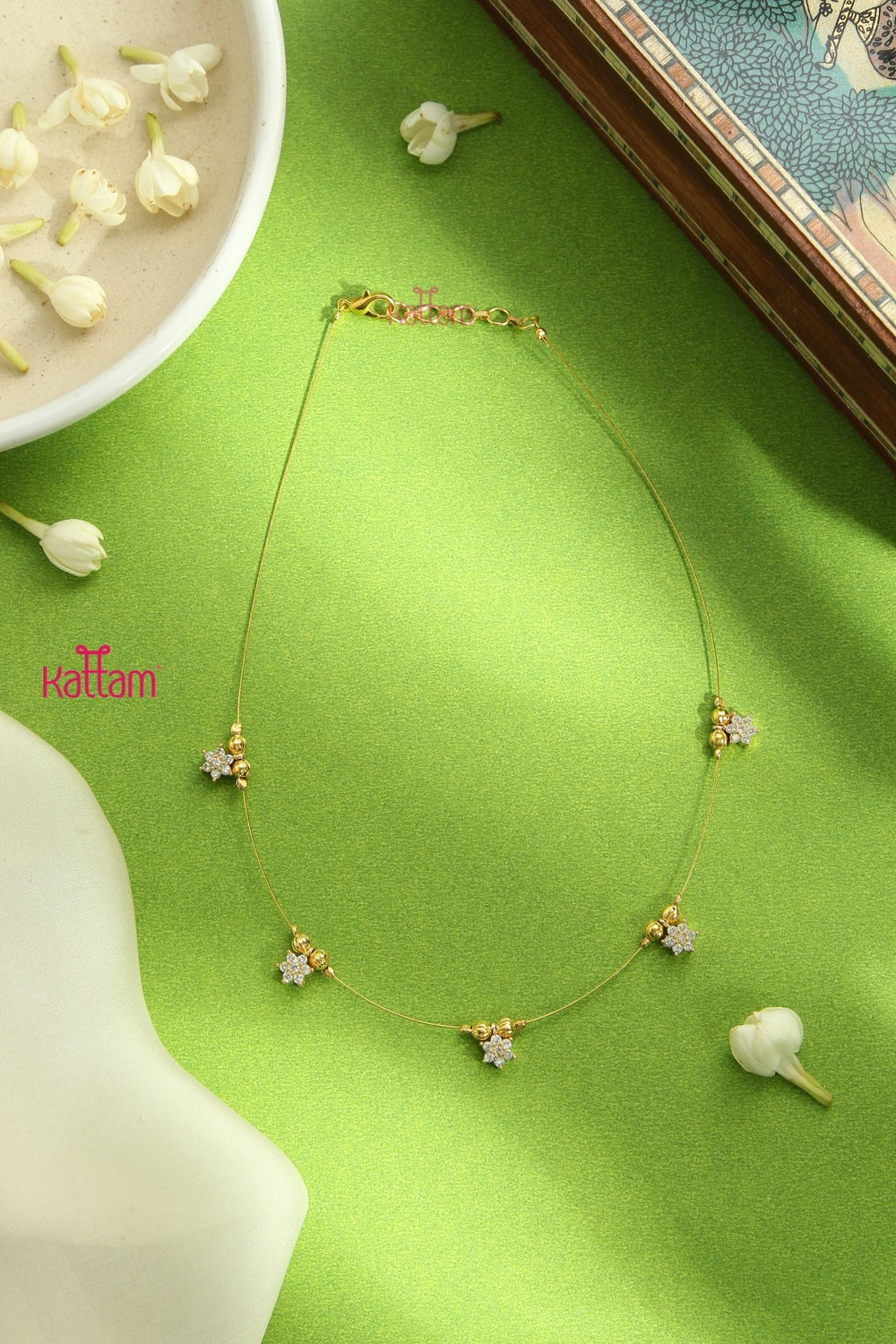Invisible White Chic Flower Choker - N3290
